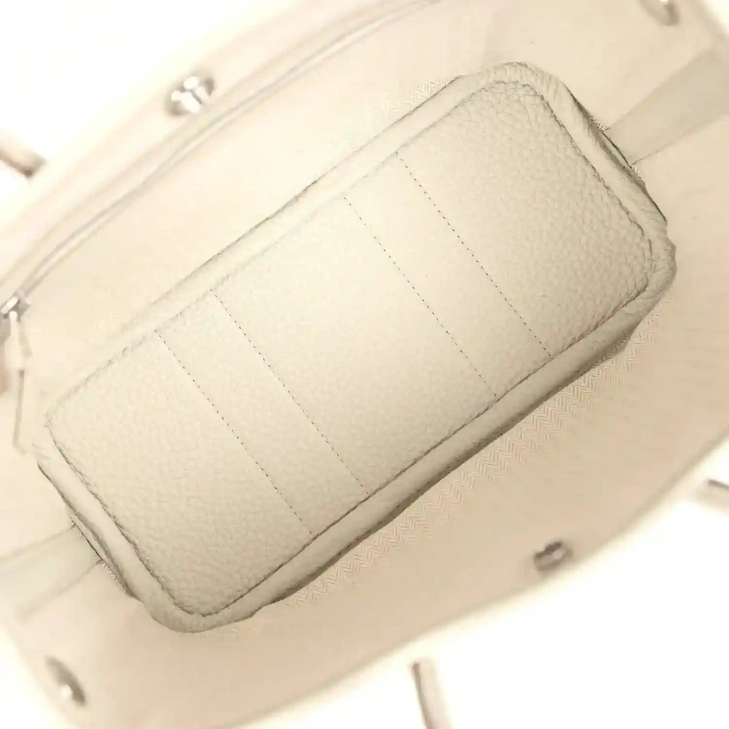 Hermes Garden Party Neo 23 zip pouch insert in light beige quilted leather with stitched grid