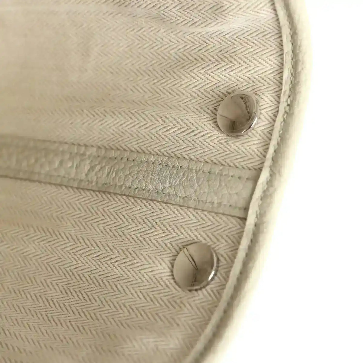 Hermes Garden Party Neo 23 interior pocket with two snap buttons and light beige woven lining