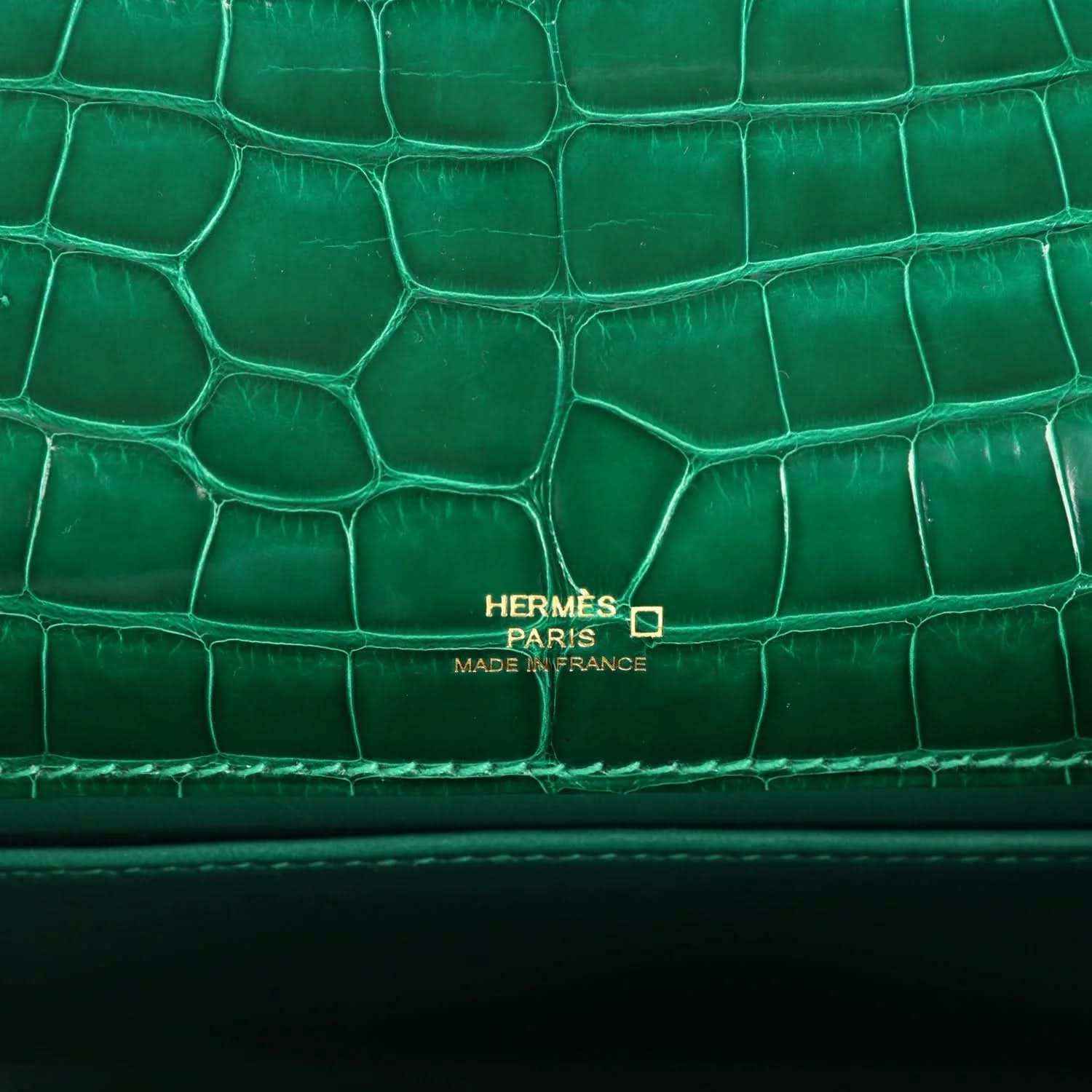 Pochette flap in green alligator leather with Hermes Paris label and stitching