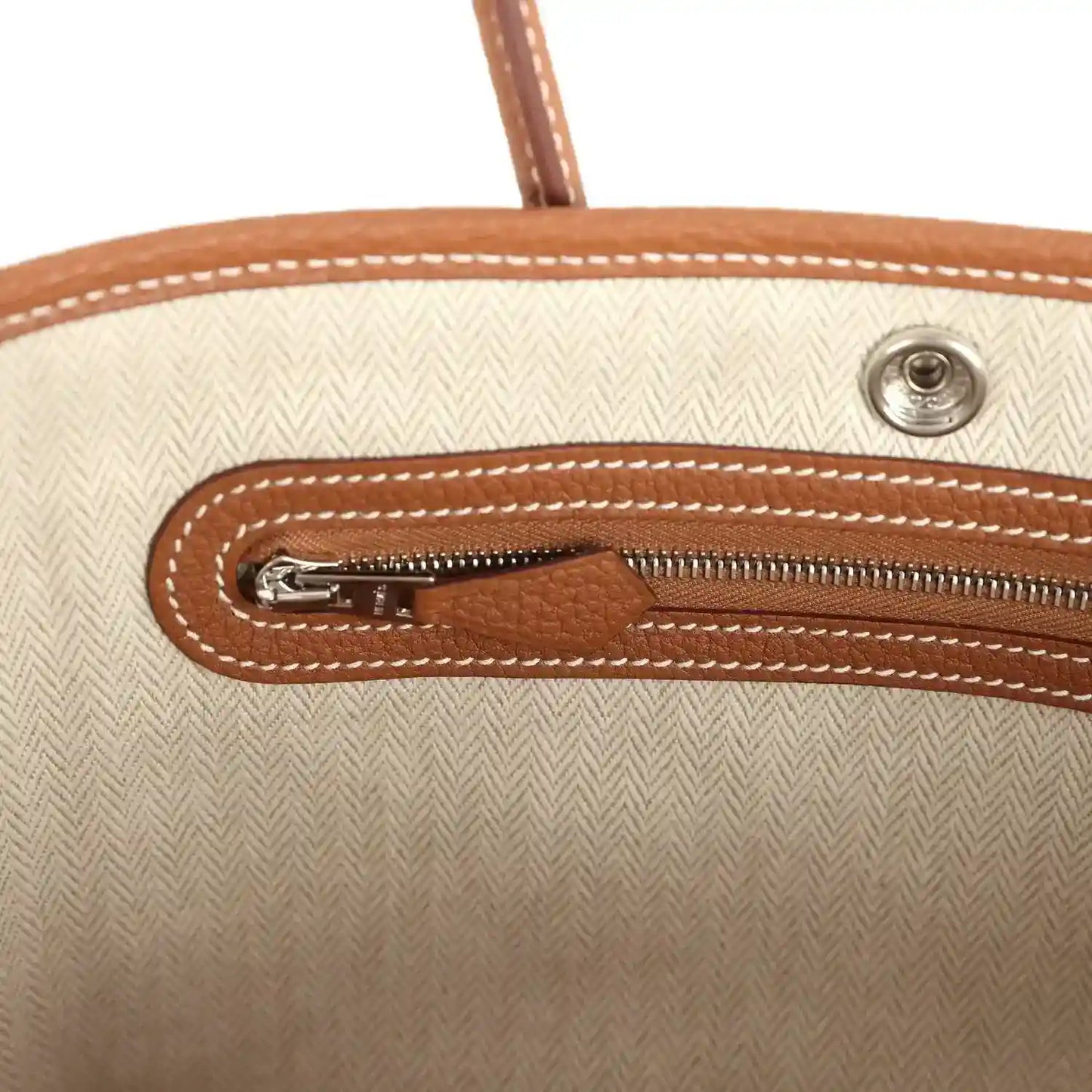 Hermes Garden Party Neo 23 tote bag interior zip pocket, fabric lining and metal hardware