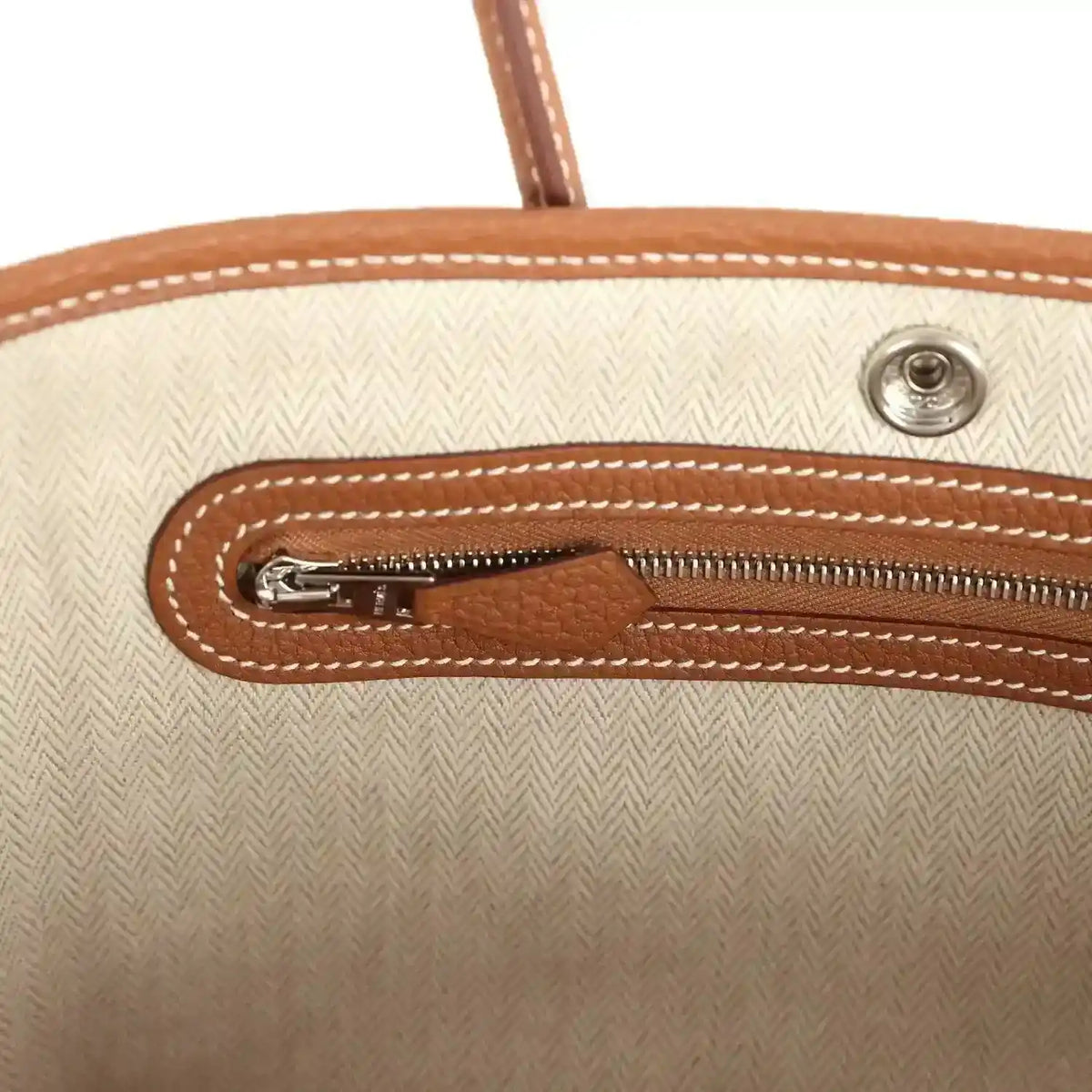 Hermes Garden Party Neo 23 tote bag interior zip pocket, fabric lining and metal hardware