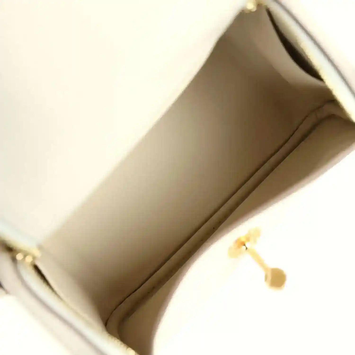 Mini Lindy II bag interior, pale cream lining with side seam and small gold hardware