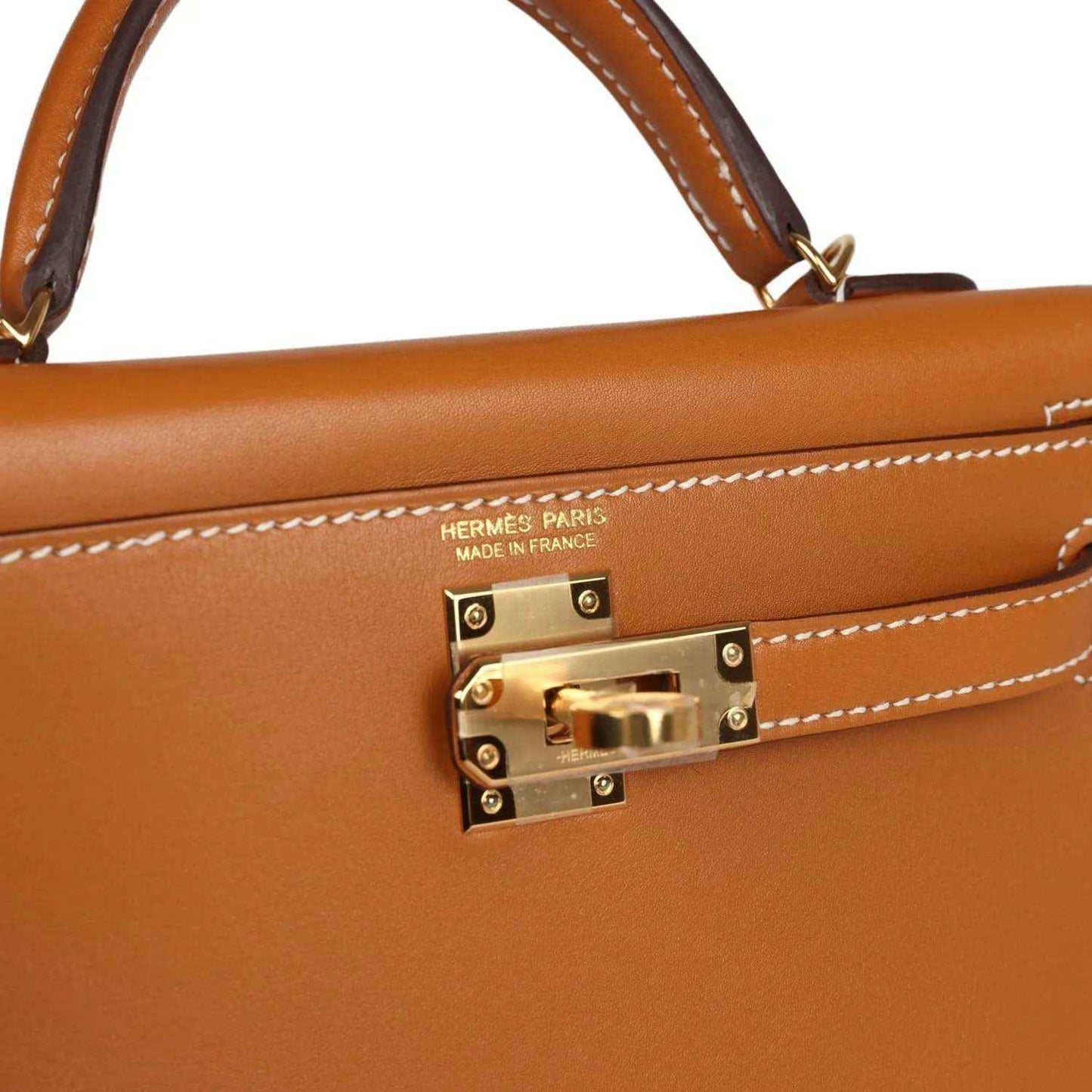 Kelly Sellier 20 clasp close-up with Hermes Paris Made in France plaque and stitching