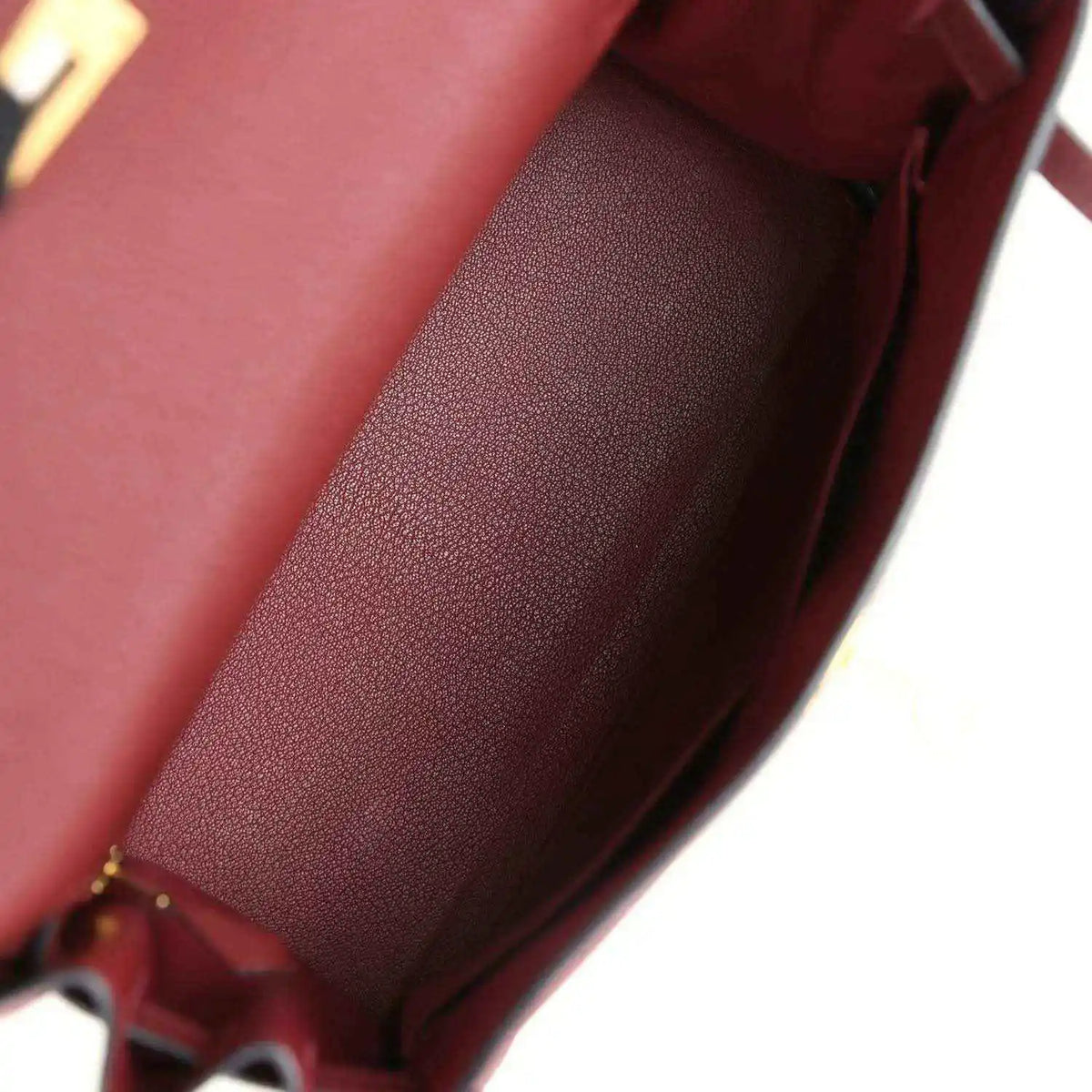 Red leather Hermès Kelly Retourne handbag interior with smooth lining and stitching