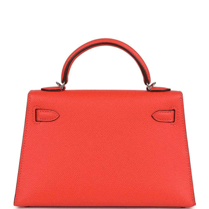 Hermes Kelly Sellier 20 orange-red bag front, showing flap clasp hardware and straps