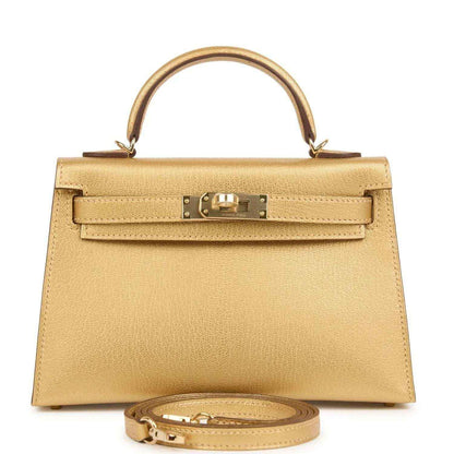 Kelly Sellier 20 handbag in gold leather, front flap with gold-tone lock