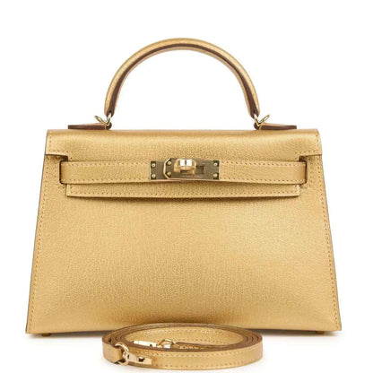 Kelly Sellier 20 handbag in gold leather, front flap with gold-tone lock