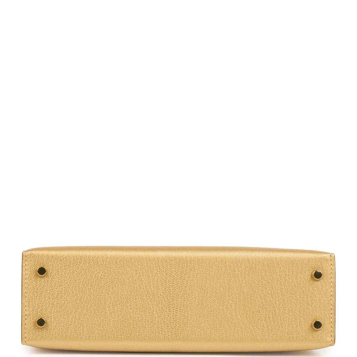 Kelly Sellier 20 handbag in gold leather, bottom/back panel with metal feet