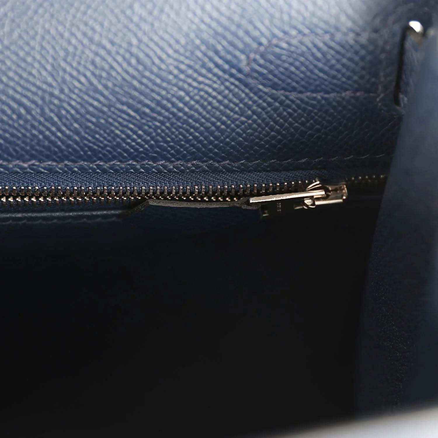 Hermes Kelly Sellier 28 handbag zipper detail in dark blue pebbled leather