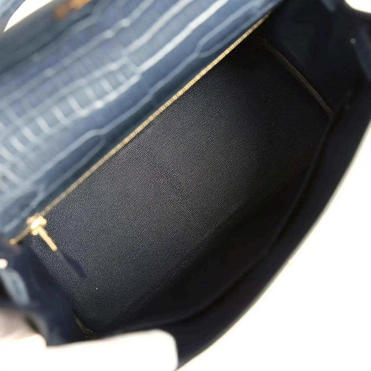 Hermès Kelly Retourne 28 bag interior close-up with structured lining and gold zipper