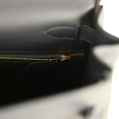Hermes Kelly Retourne 28 handbag interior zipper, gold trim and pull.