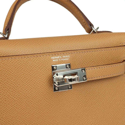 Hermes Kelly Sellier bag close-up, palladium turn-lock with Hermes Paris stamping