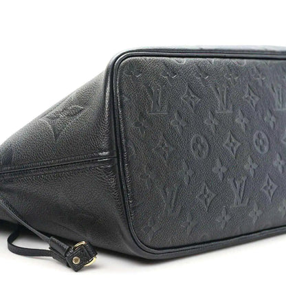 Neverfull MM tote bag, dark black embossed monogram leather, side view with strap buckle