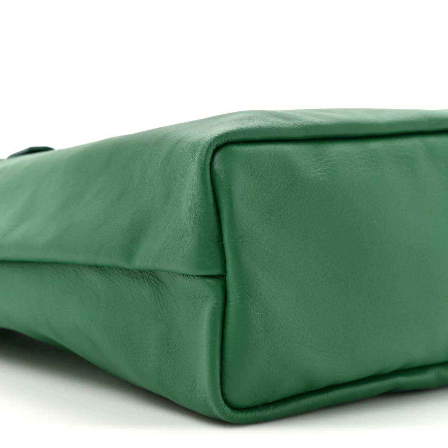 Reversible tote bag end panel in green coated canvas with corner seam