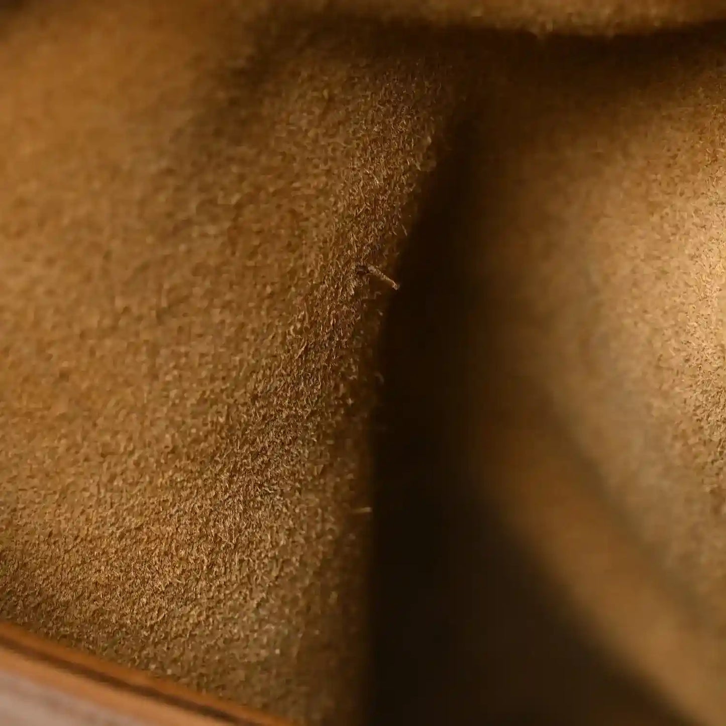 Small squeeze bag interior suede lining with side seam, tan-brown