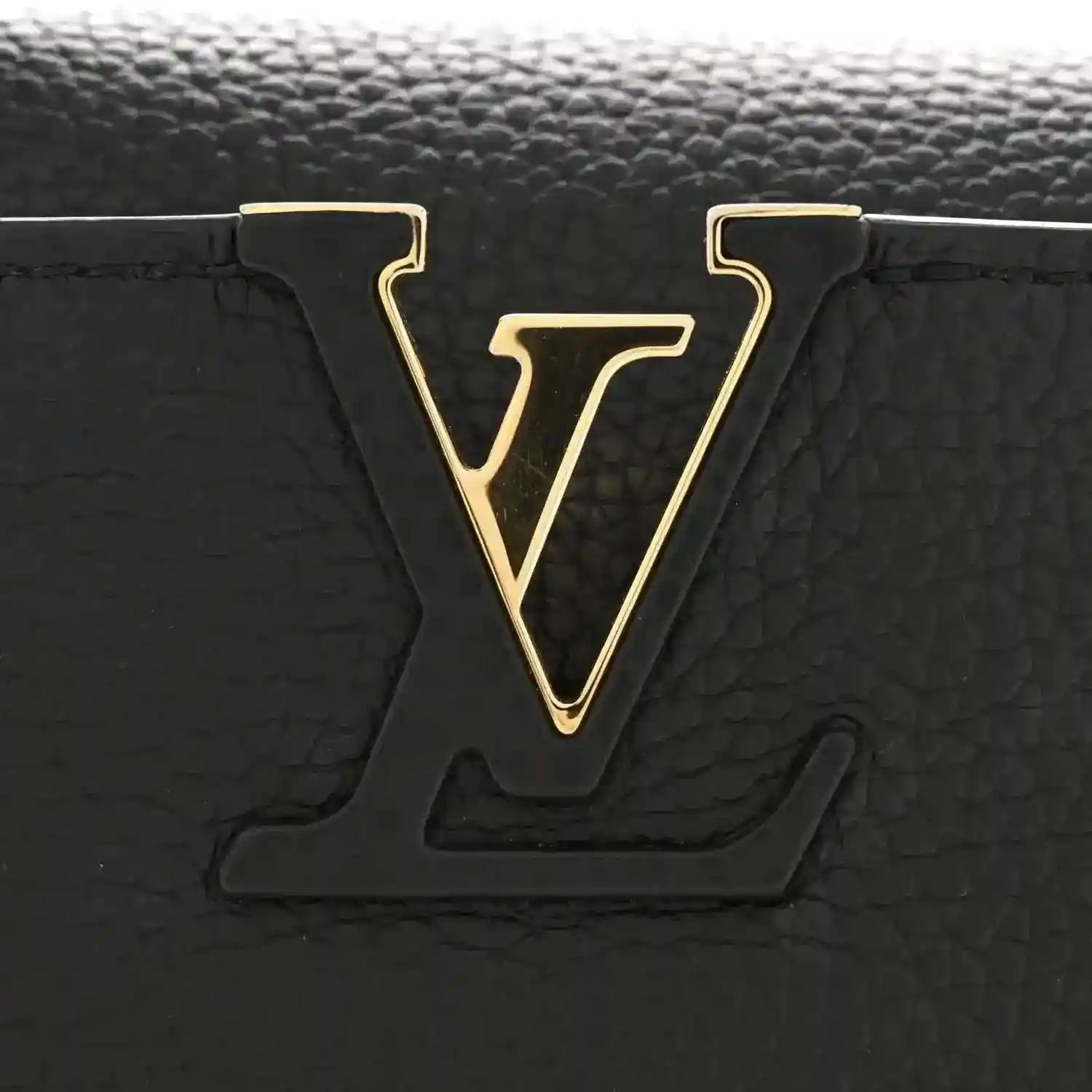 Mini shoulder bag with black textured leather and gold V logo front