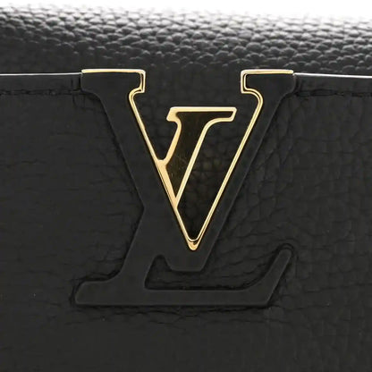 Mini shoulder bag with black textured leather and gold V logo front