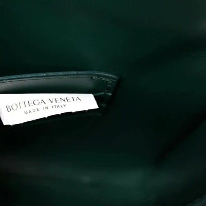 Emerald green nappa clutch bag with BOTTEGA VENETA Made in Italy label