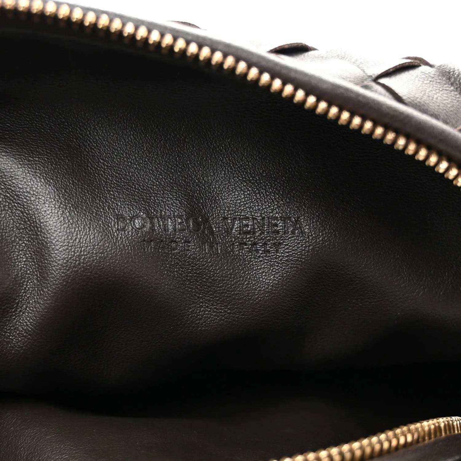 Teen Jodie hobo bag interior in black leather, Bottega Veneta embossed, gold zipper