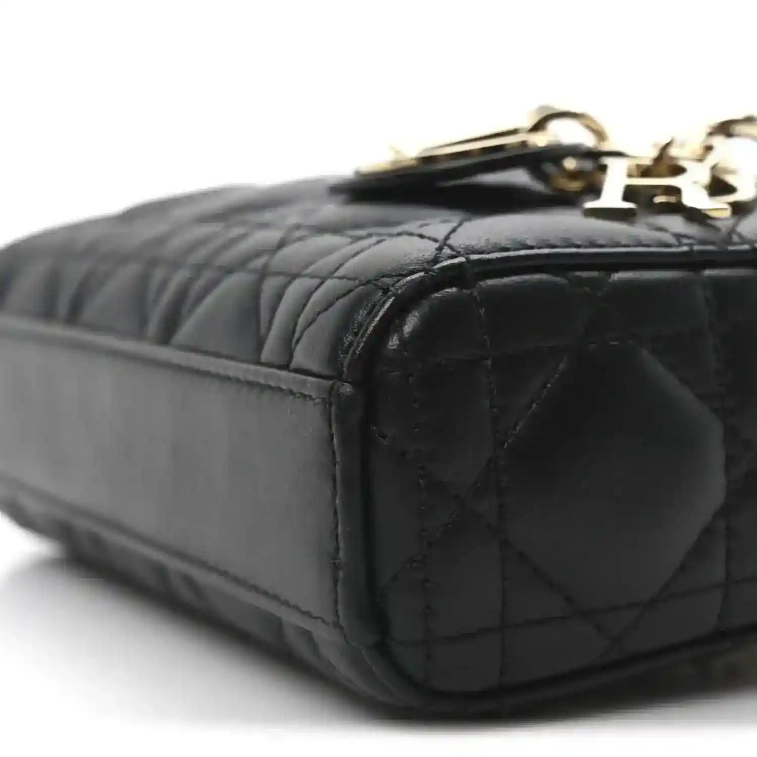 Black quilted mini handbag end with rounded corner and gold-tone clasp