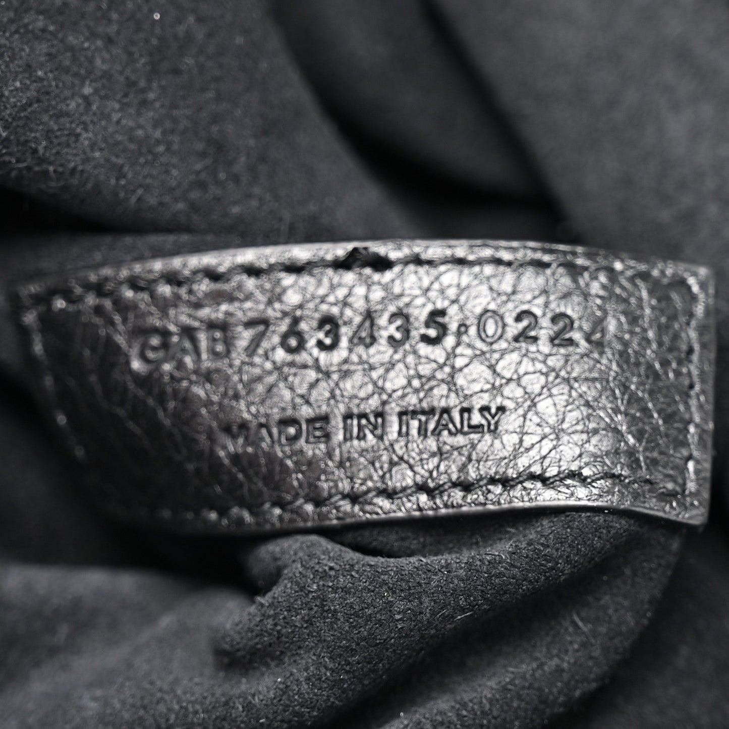 Black leather Bea tote label with size code and “MADE IN ITALY”