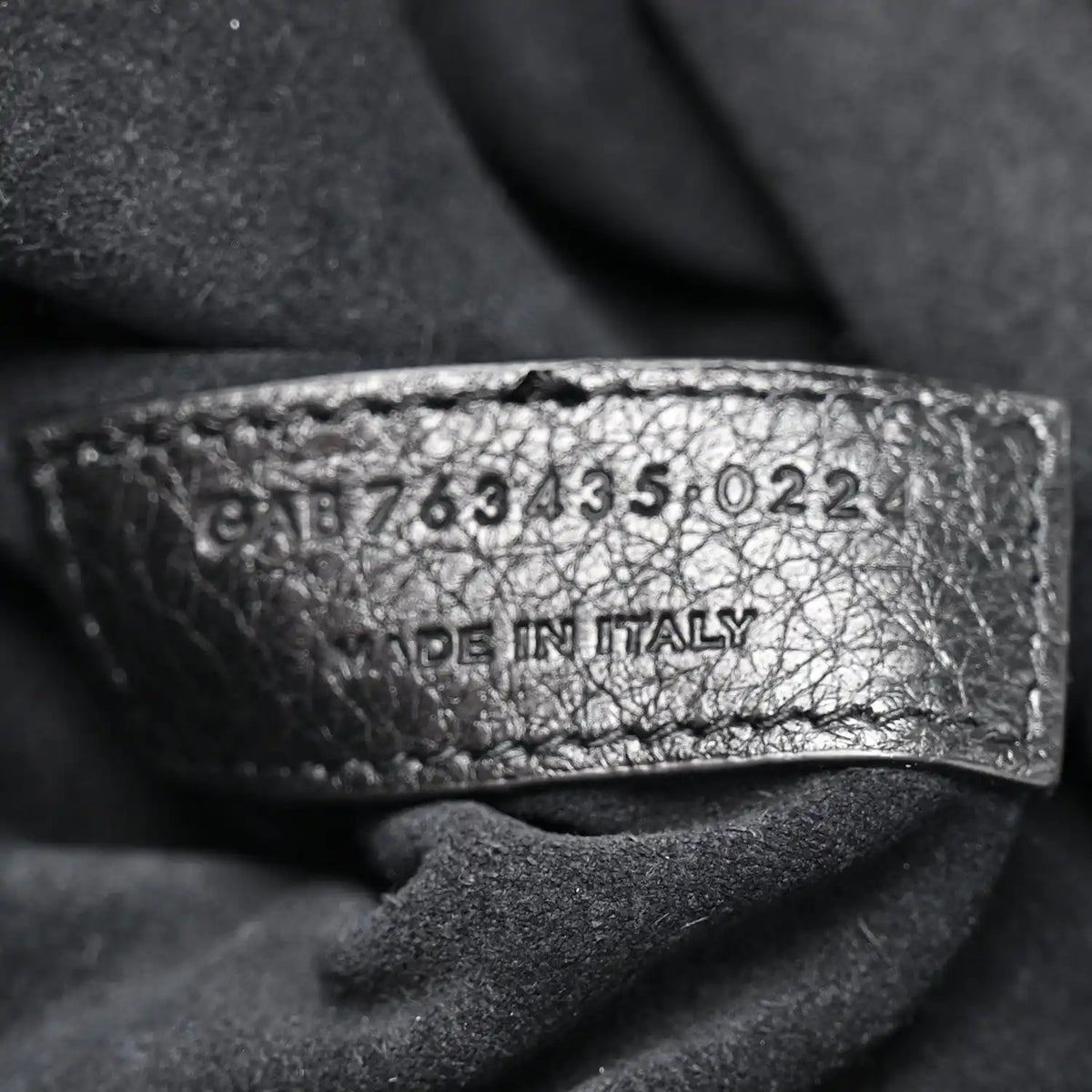 Black leather Bea tote label with size code and “MADE IN ITALY”