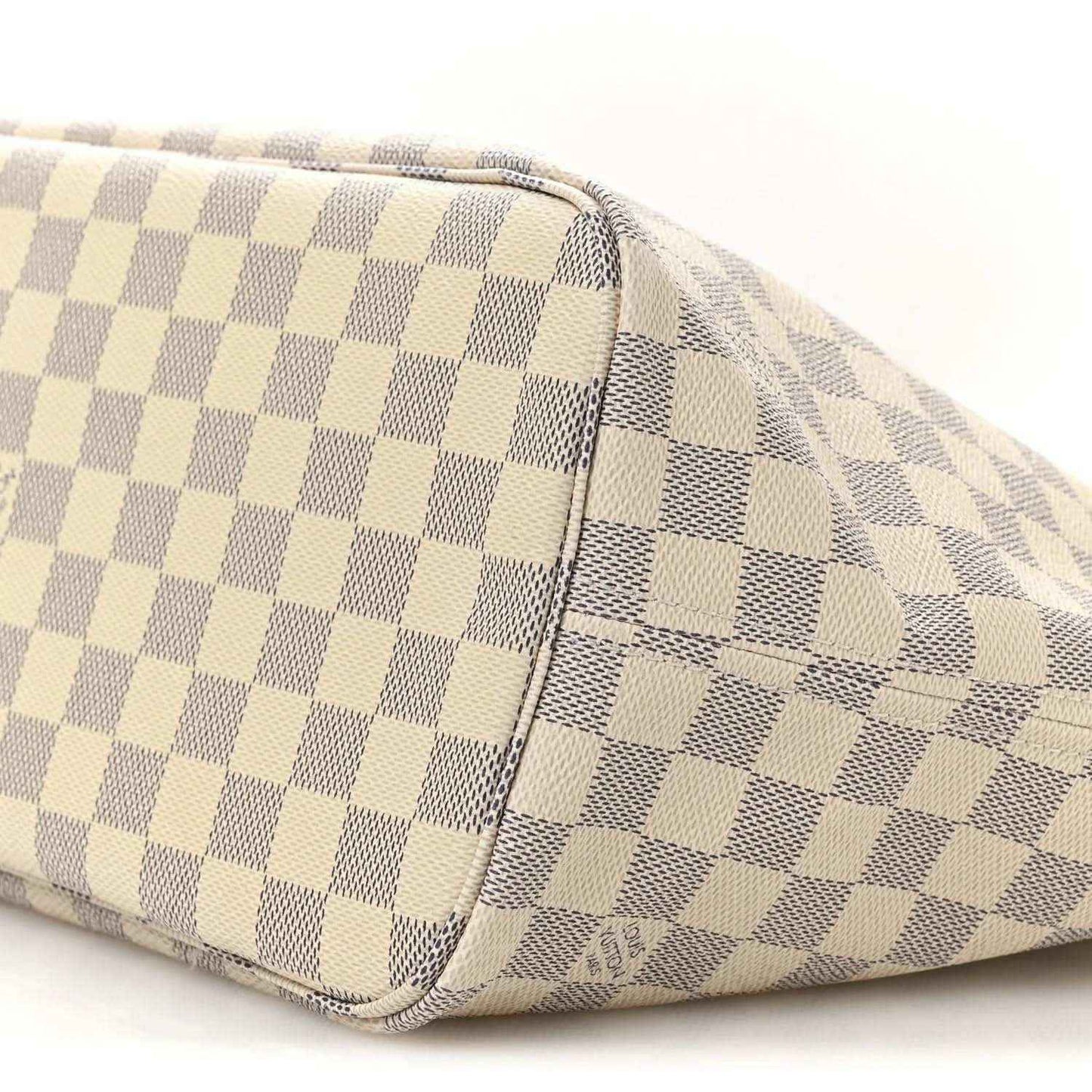Damier Azur tote bag corner with checkered canvas and reinforced seam