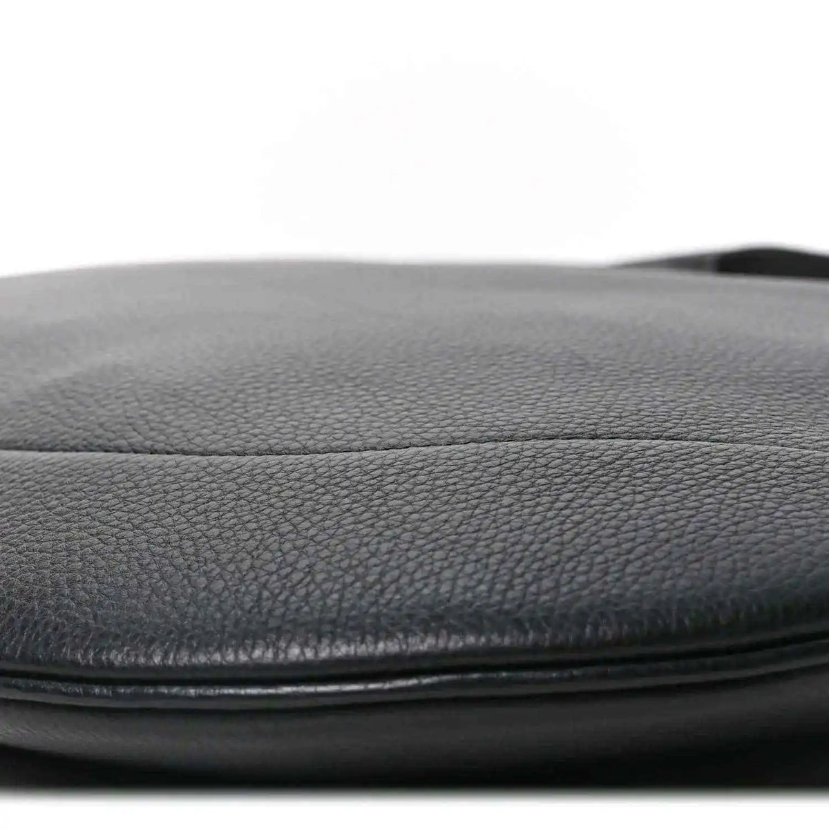 Black grained leather bag edge with smooth pebble texture