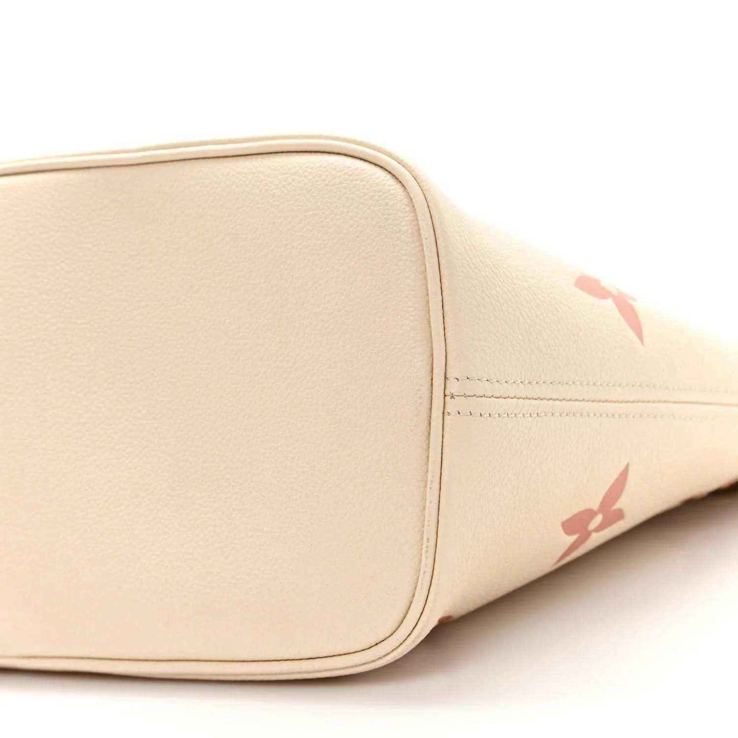 Louis Vuitton Neverfull MM tote bag corner close-up in creme with rose monogram trim