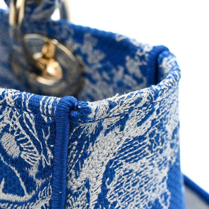 Blue-and-white toile bag with handle ring and front tie detail