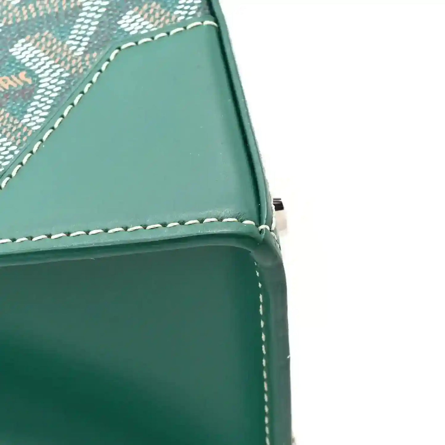 Green Goyardine Saigon PM bag corner with white contrast stitching and smooth trim