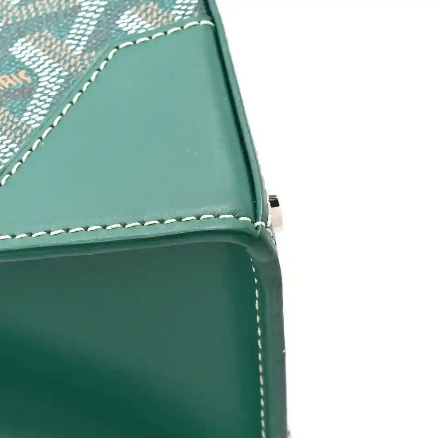 Green Goyardine Saigon PM bag corner with white contrast stitching and smooth trim