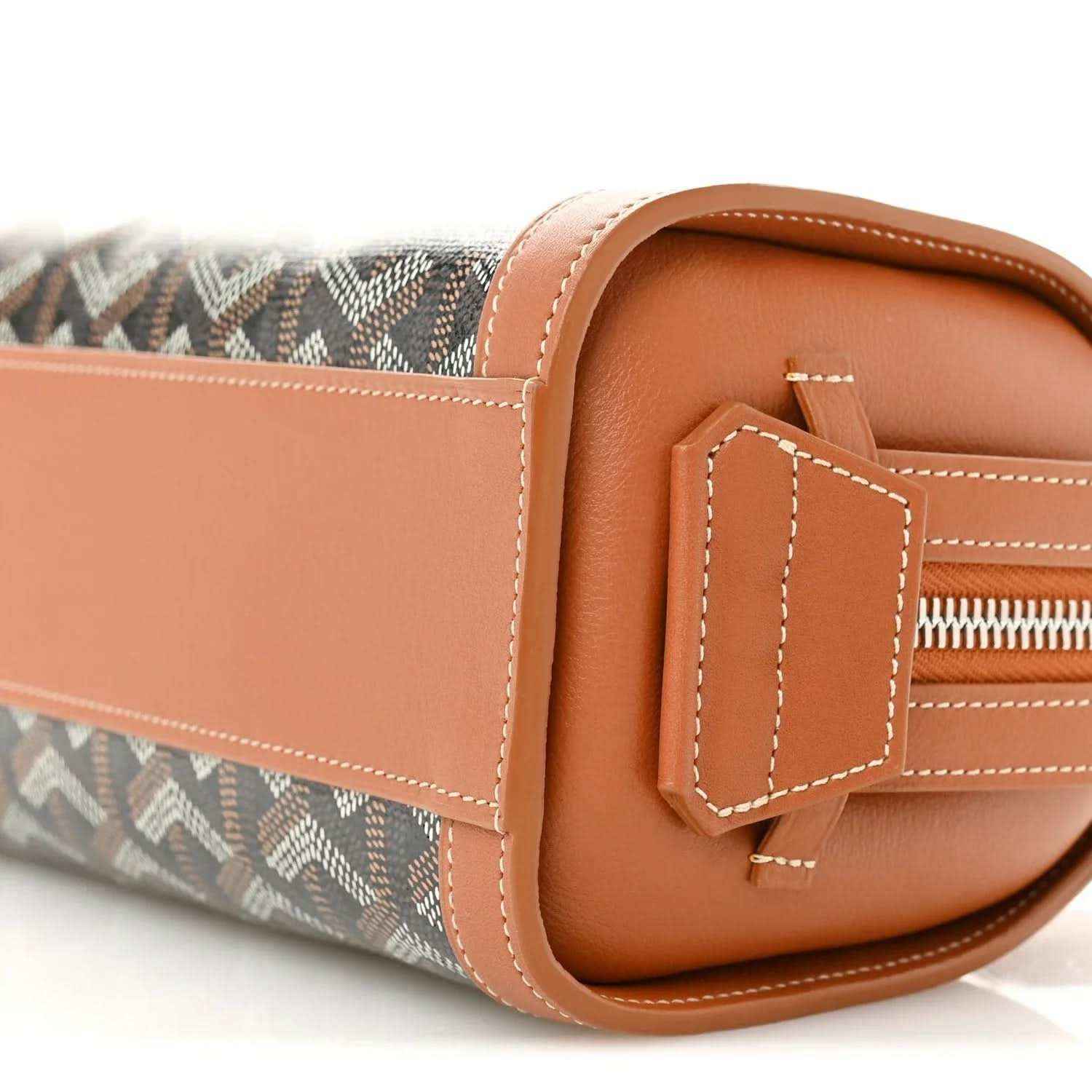 Bonbonnière bag zipper and side leather panel close-up with contrast stitching