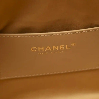 Beige leather lining with “CHANEL” embossed lettering