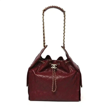 Burgundy quilted leather Chanel flap bag with chain handle and CC clasp