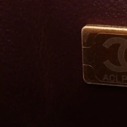 Gold-tone corner hardware with engraved pattern on flap bag