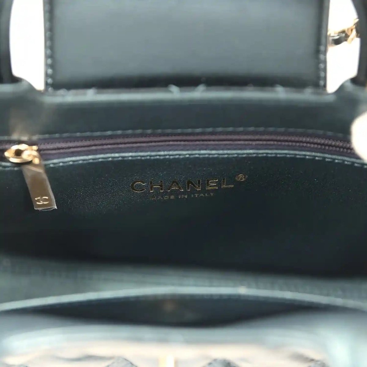 Kelly shopper interior panel with CHANEL logo on dark lining