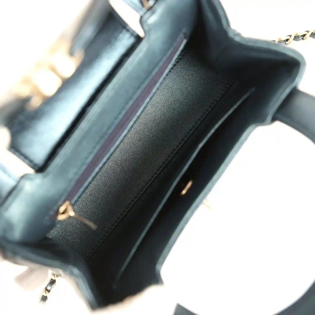 Metallic blue Kelly shopper interior lining with top edges and gold hardware