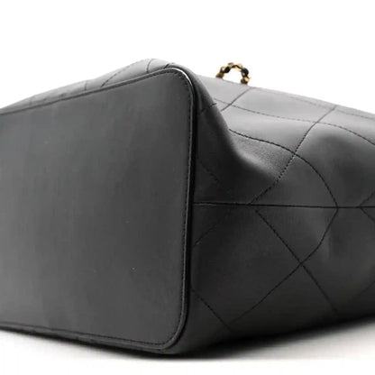 Quilted calfskin tote bag corner, black, diamond quilting with rounded base