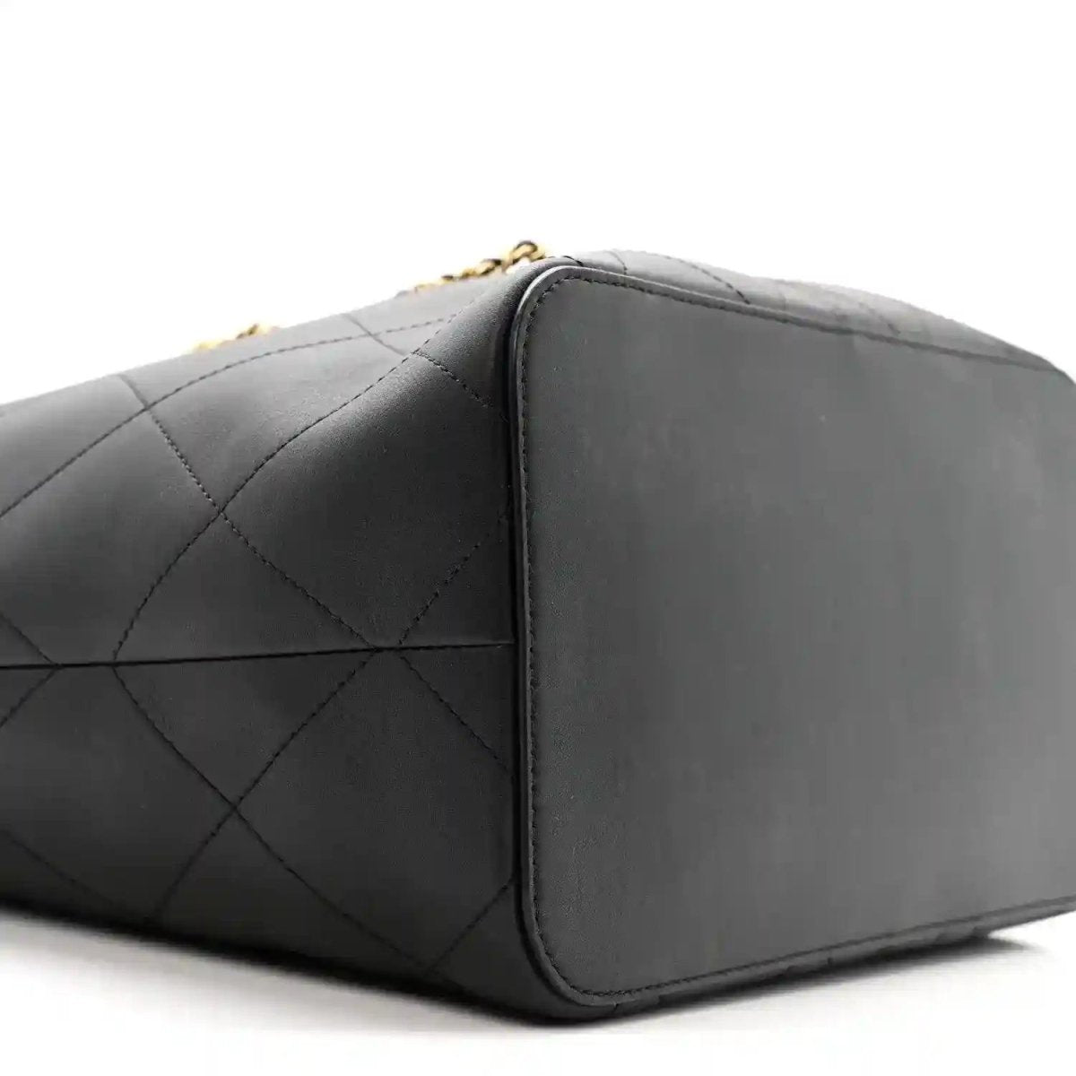 Quilted calfskin tote bag side, black, smooth panel with stitched edge