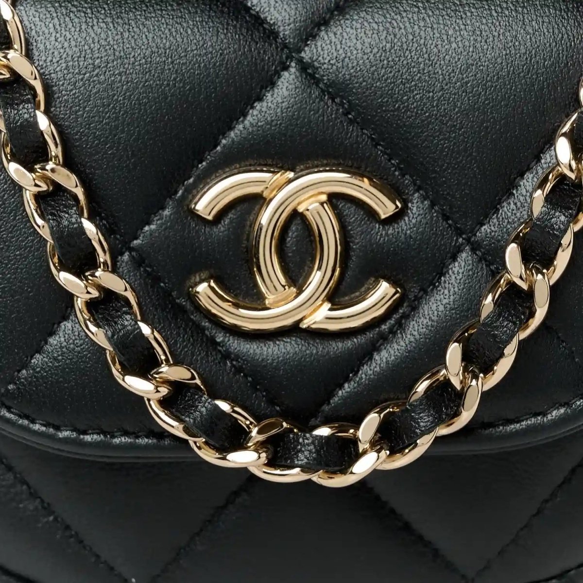 Quilted lambskin clutch with gold CC logo and curb chain, black