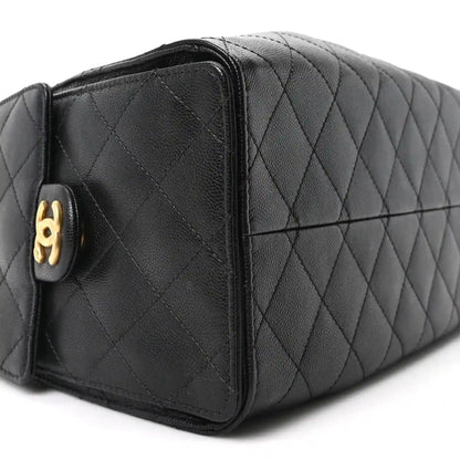Chanel quilted caviar leather handbag, black, side panel with gold logo stud