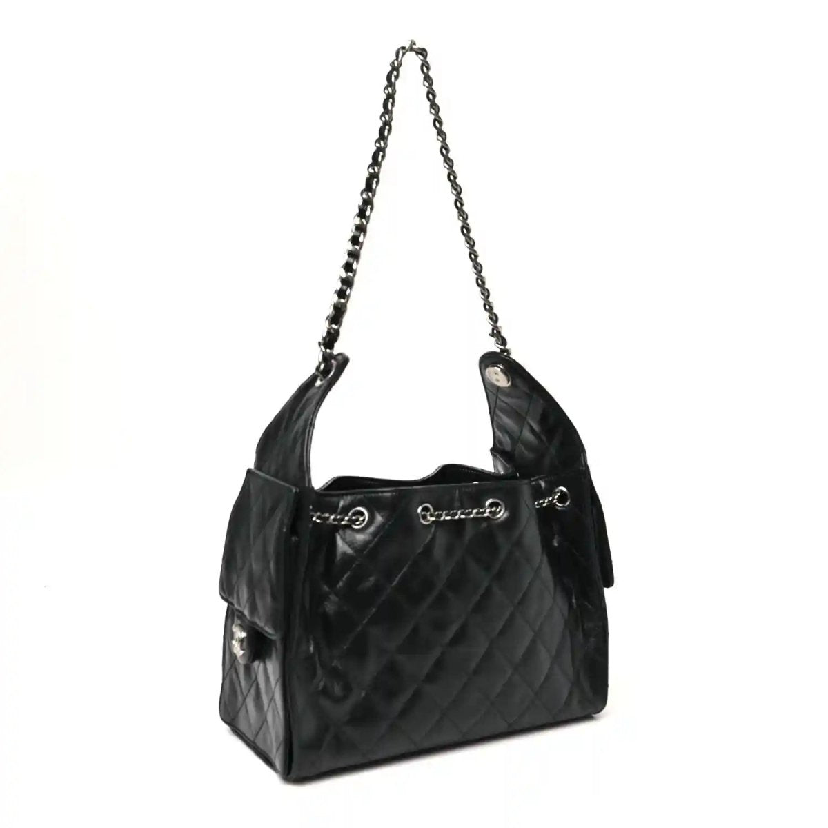 Chanel black quilted leather shoulder handbag with chain strap and front hardware