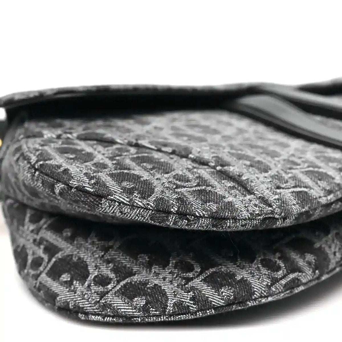 Black jacquard flap with oblique-style pattern and folded top edge