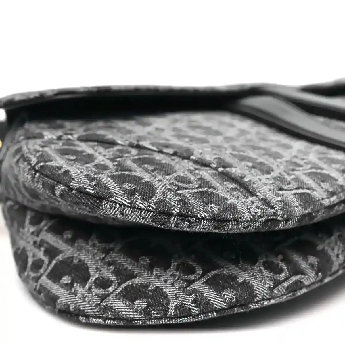 Black jacquard flap with oblique-style pattern and folded top edge
