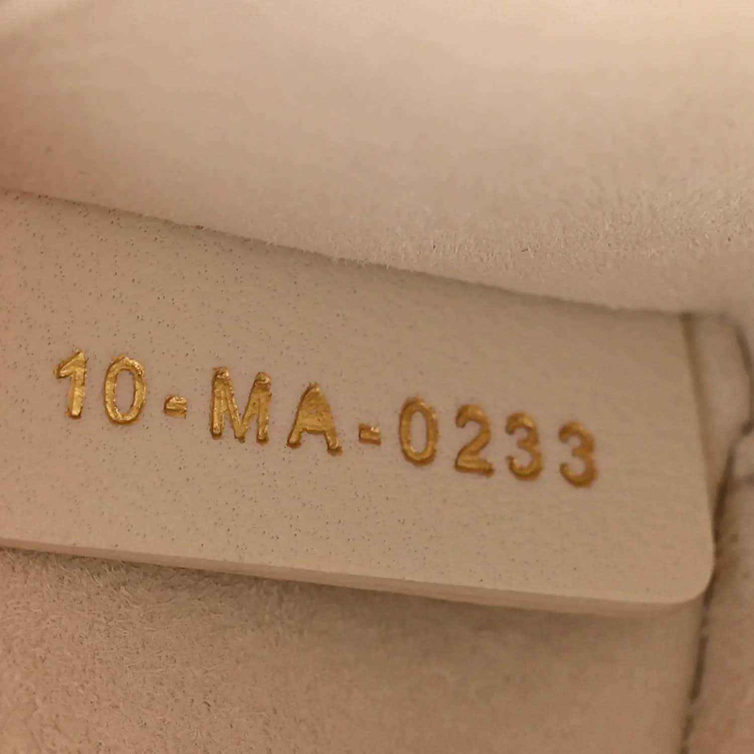 Cream interior label with code 10.MA.0233