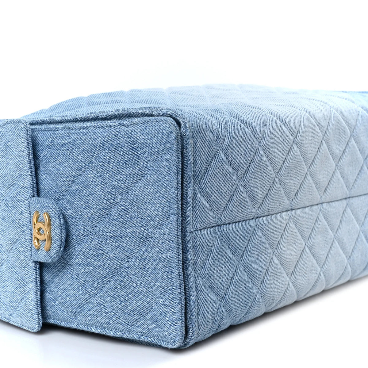 25 Washed Denim Shoulder Bag