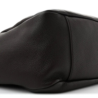 Grained deerskin Bea tote base corner, curved shape and dark leather texture