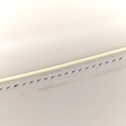 Shiny calfskin shoulder bag top edge with scalloped trim and stitching