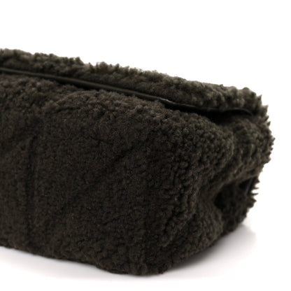 Small shearling shoulder bag, moss green, textured side panel